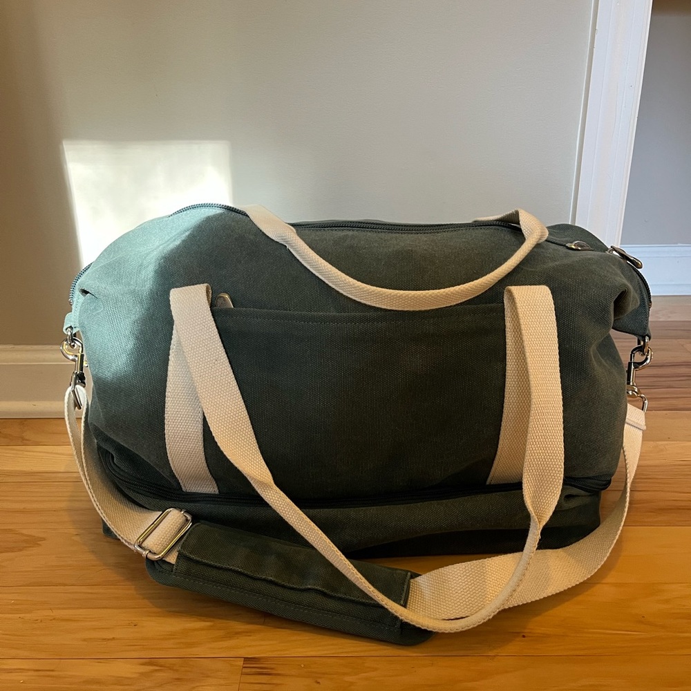 Lo & Sons Catalina Deluxe Duffle Bag. Discontinued color!
